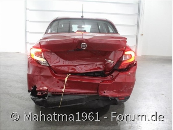 Crash einer Fiat Limousine in Benelux