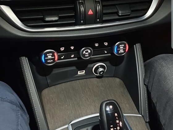 Alfa Romeo Stelvio Super 2.2 L 210 PS Neues Familien Mitglied