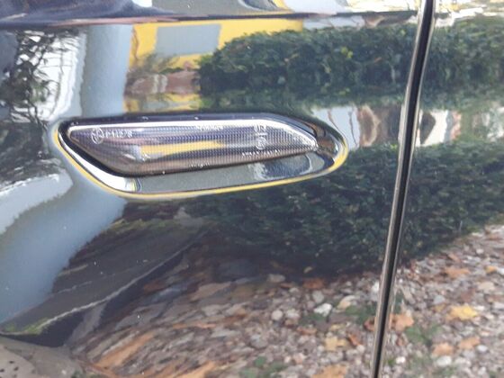 Schwarze Seitenblinker...