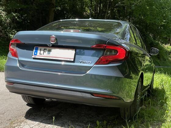Frisch geduscht ein kurzer Stopp am Waldrand.