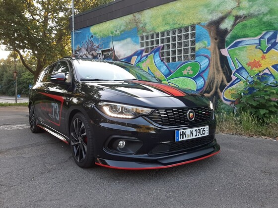Black Viper mit Graffiti