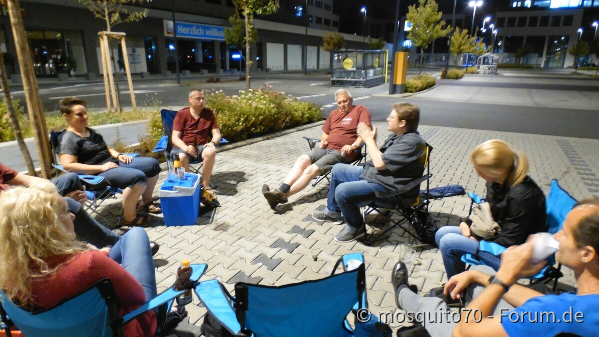 Nachts auf dem Aldi Parkplatz
