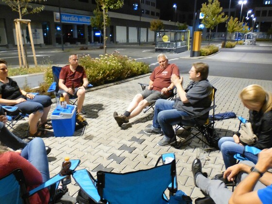 Nachts auf dem Aldi Parkplatz