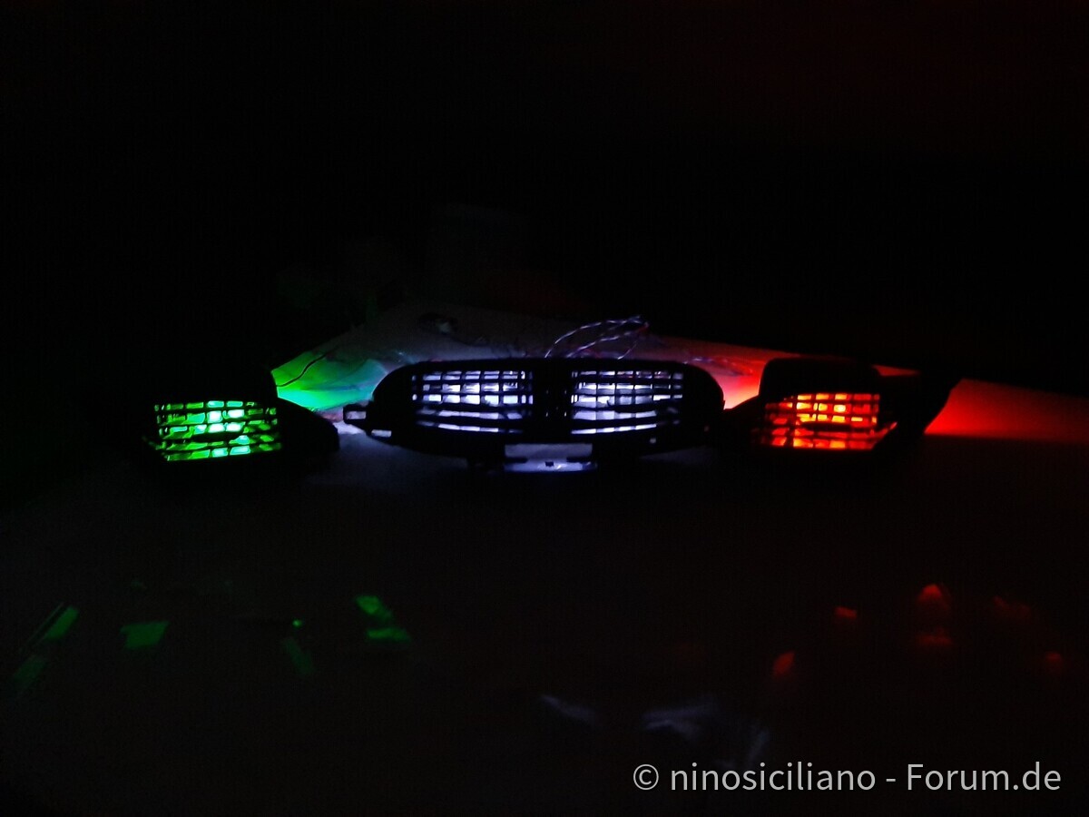 Lüftungsgitter mit LEDs versehen