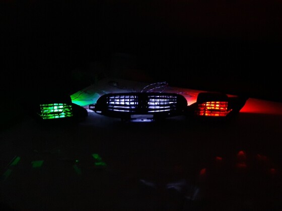 Lüftungsgitter mit LEDs versehen
