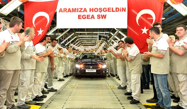 Für das Familienalbum: Jeweils der erste Tipo aus der Fertigungsstraße in Bursa als Sedan, dann als Kombi und schließlich der Hatchback