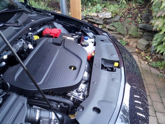 Abdeckung im Motorraum