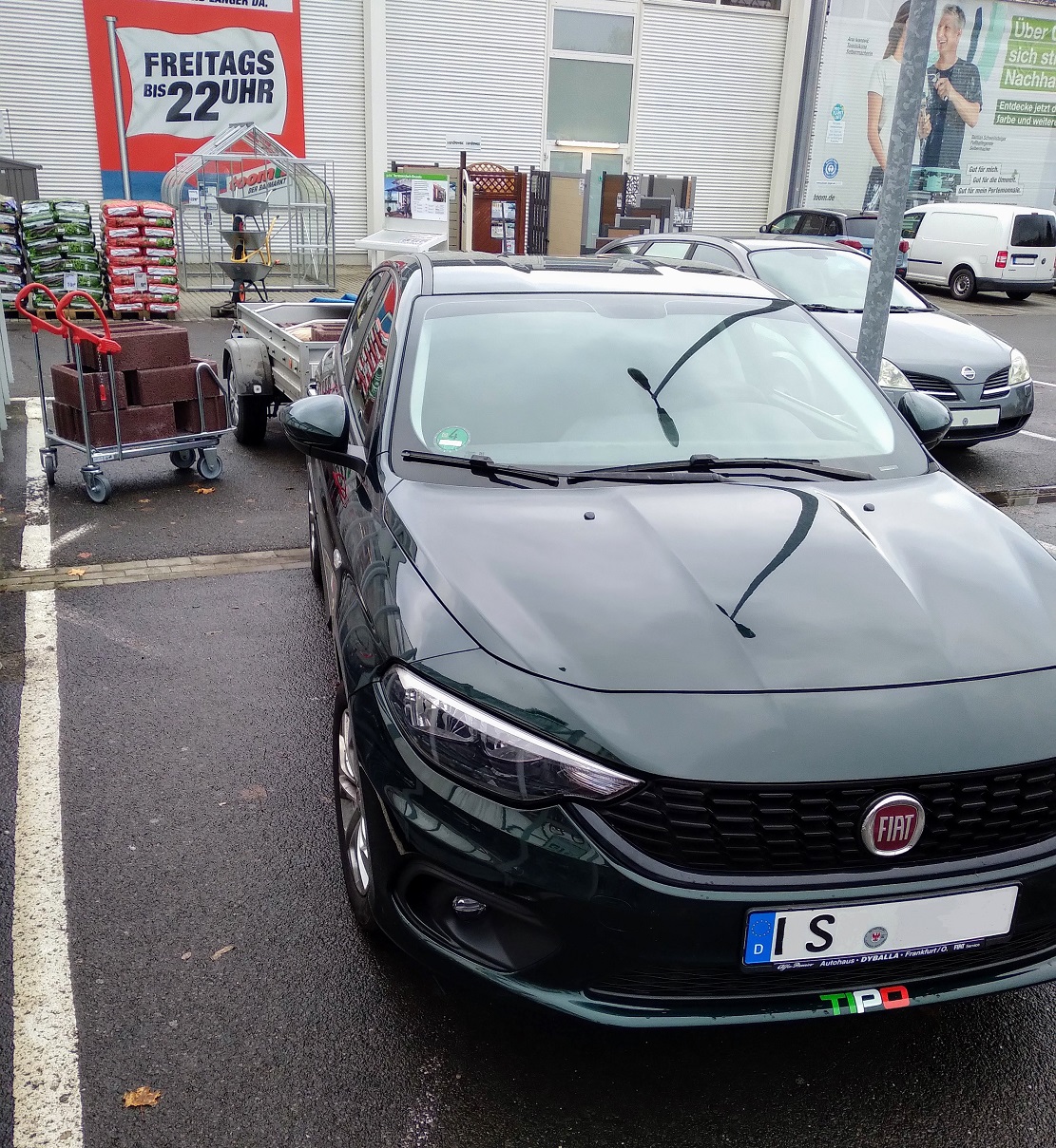 Ich finde den Baumarkt eigentlich nicht so toll. Aber ich mag die junge Frau von diesem grauhaarigen alten Fußballer... :1f46d:​
