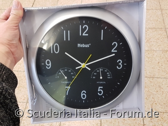 Mebus Wanduhr umgebaut und umlackiert zur Italo Fan Uhr für meine Werkstatt