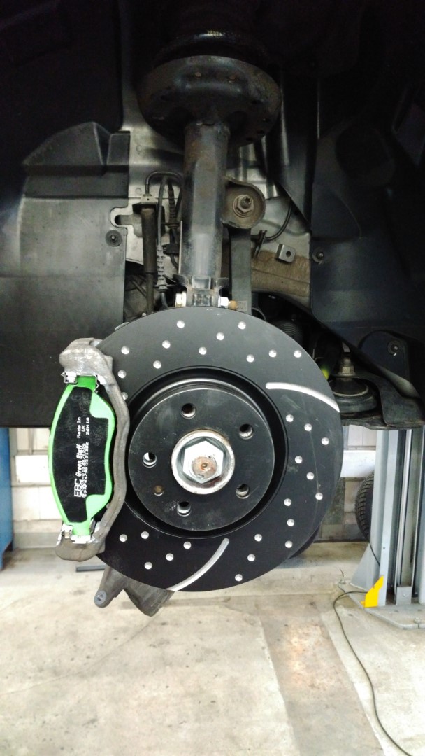 Bremsenupdate + Stahlflexschläuche