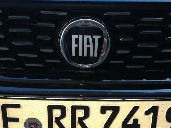 Schwarze Fiat Logo