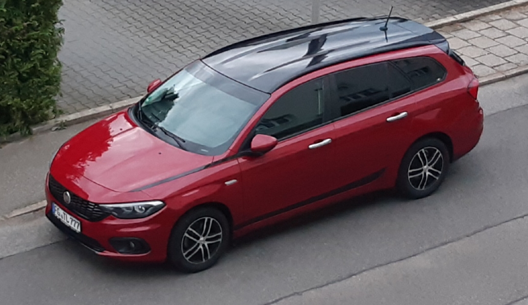 Das letzte Bild, vorm Radwechsel, mit den neuen schwarzen Felgen...