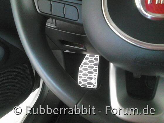 Die göttliche Pfote des Hasen auf schnödem und sehr anfälligem Filzteppich? Aber nicht doch! ;)
