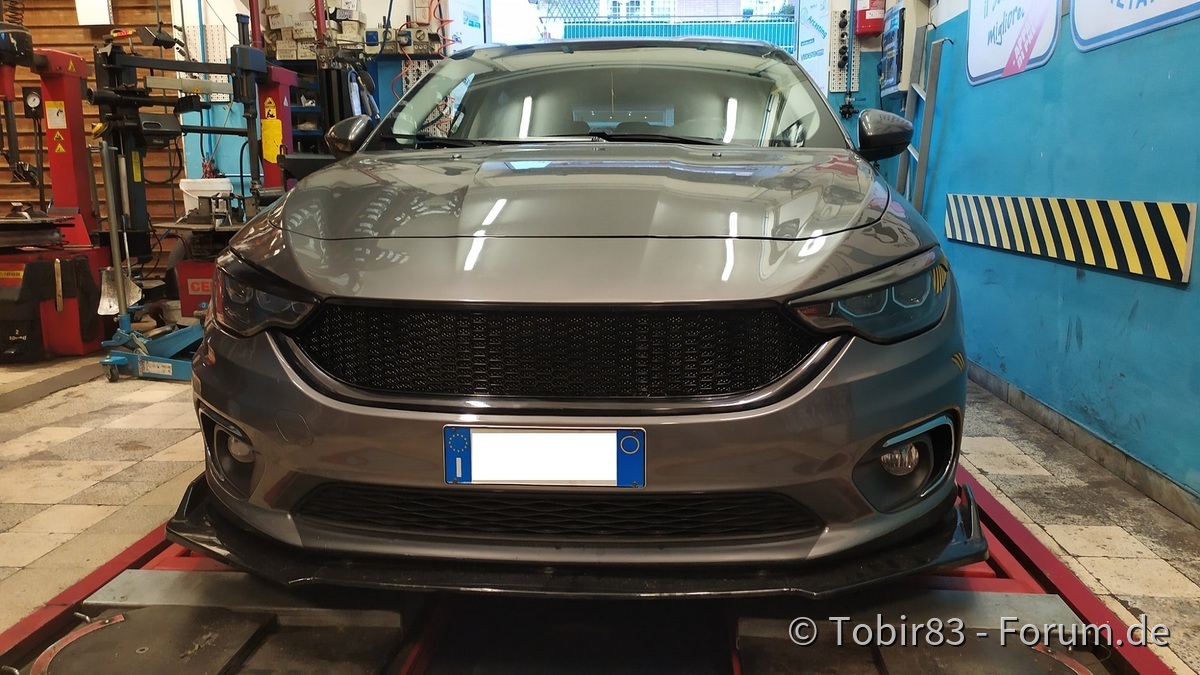 Eben entdeckt. Auch eine geile Variante eines cleanen Kühlergrill.