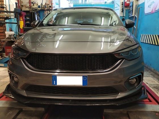 Eben entdeckt. Auch eine geile Variante eines cleanen Kühlergrill.