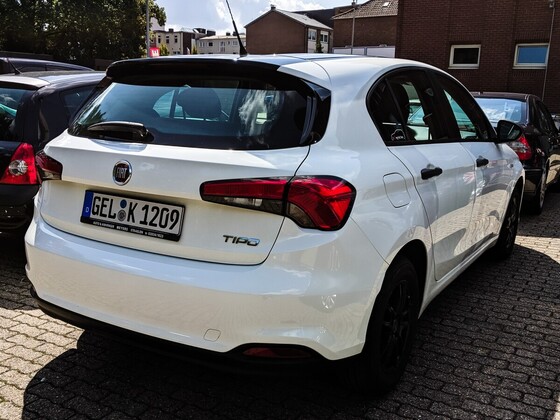 Tipo Black and White