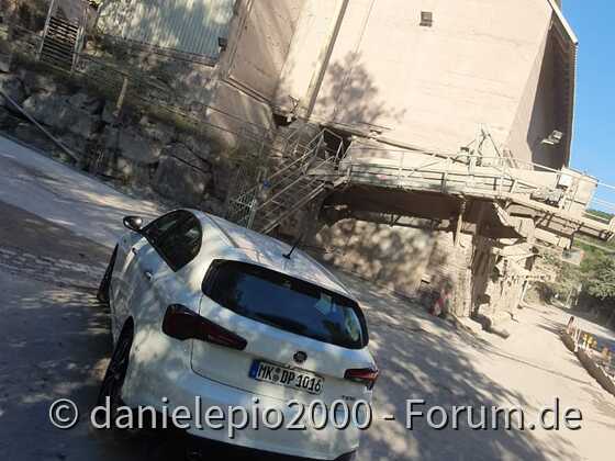 Sonnigen Tag mit denn Milchbubby