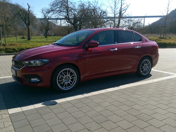 OZ Ultraleggera auf Limousine