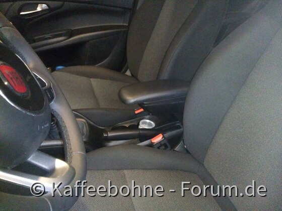 23.01.2019 / Einbau einer Mittelarmlehne montiert im Wagen