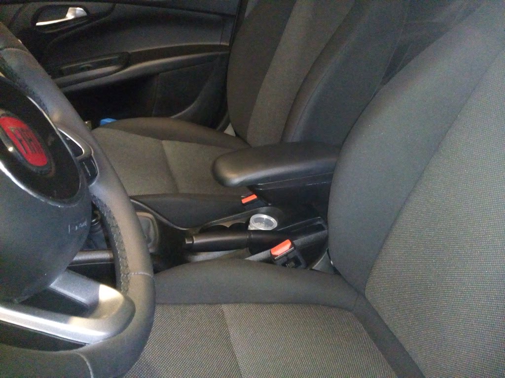 23.01.2019 / Einbau einer Mittelarmlehne montiert im Wagen