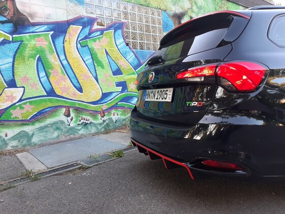 Black Viper mit Graffiti