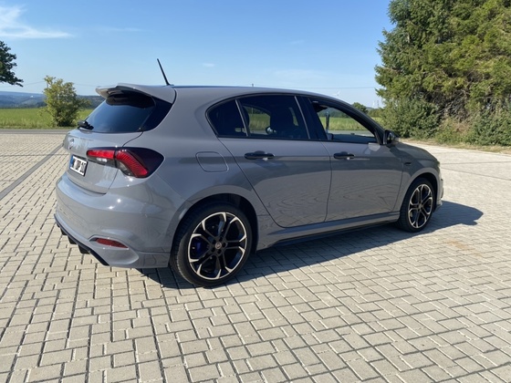 Fiat Tipo Sport in der Sonne