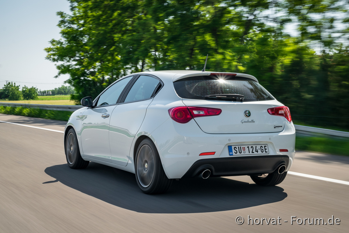Giulietta rolling shot rear