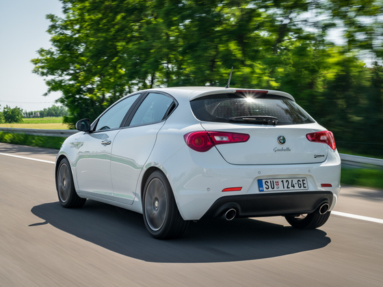 Giulietta rolling shot rear