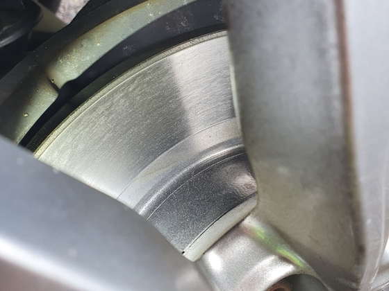 Neue Bremsscheiben und Beläge hinten