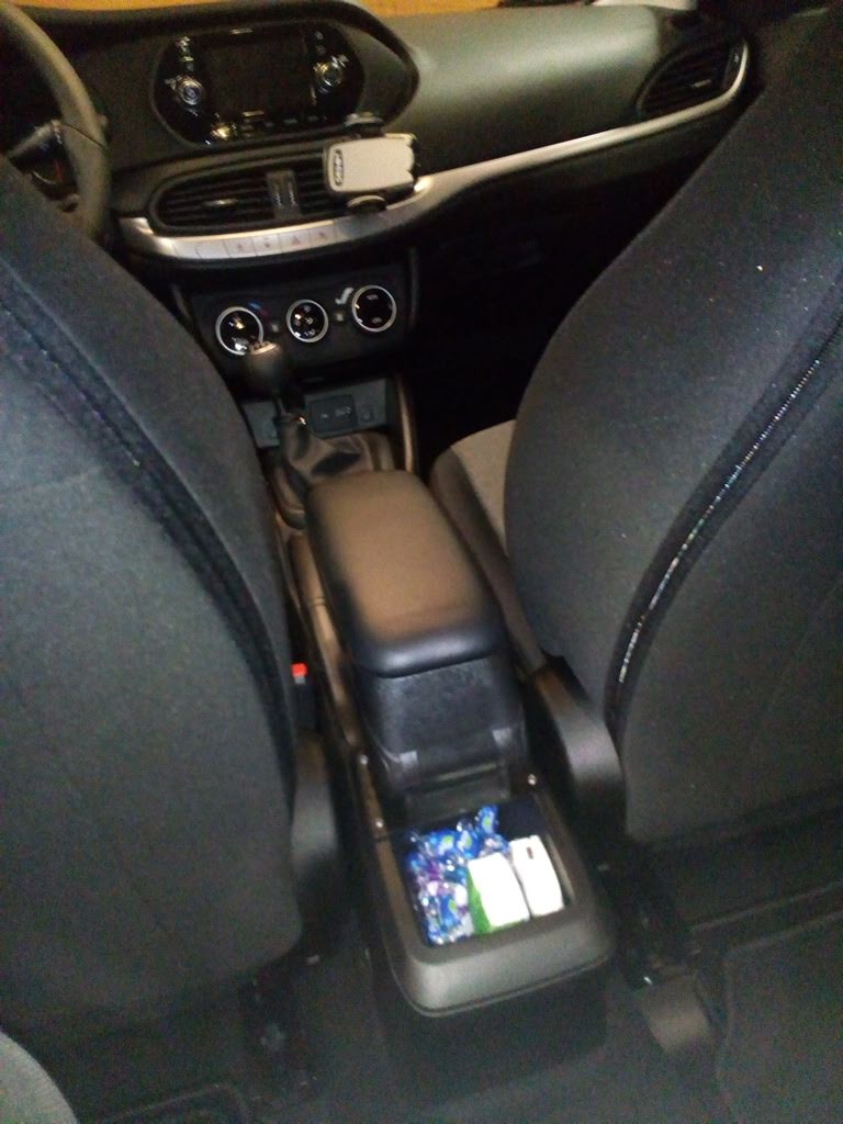 23.01.2019 / Einbau einer Mittelarmlehne, hier montiert im Fahrzeug