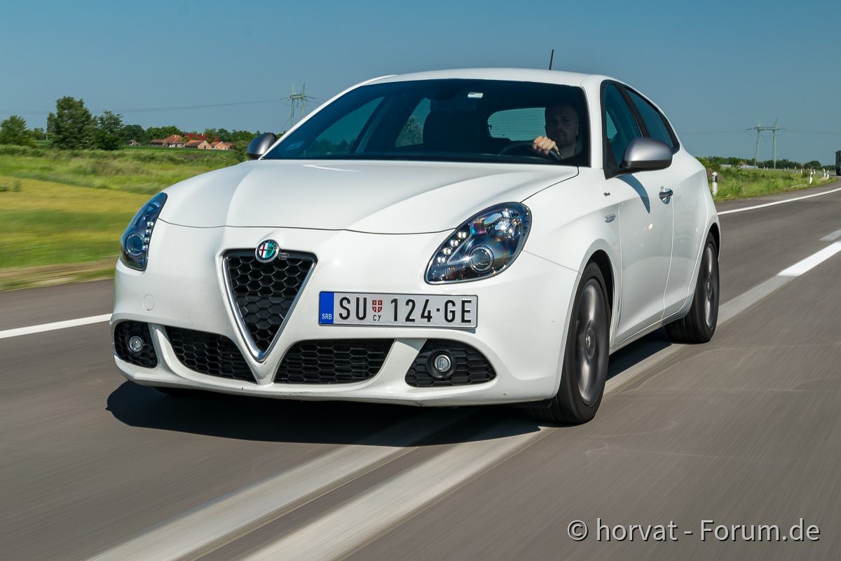 Giulietta rolling shot front