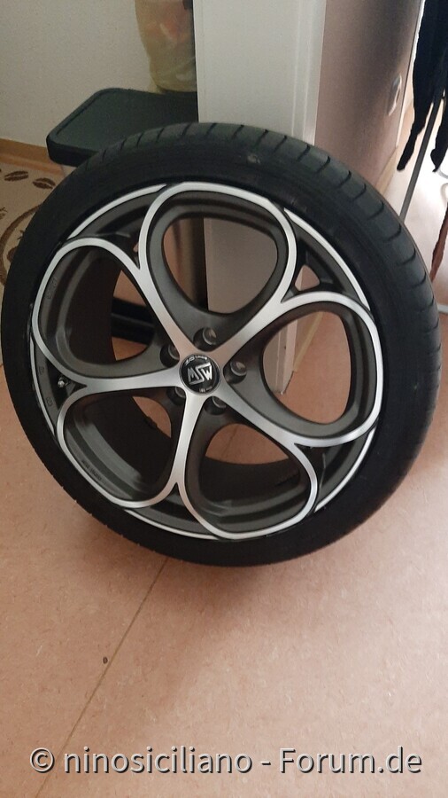 Neue Sommer Alufelgen MSW 82 , 8x18 et40