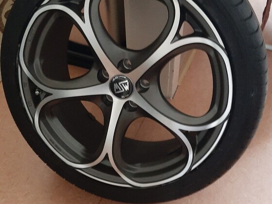Neue Sommer Alufelgen MSW 82 , 8x18 et40
