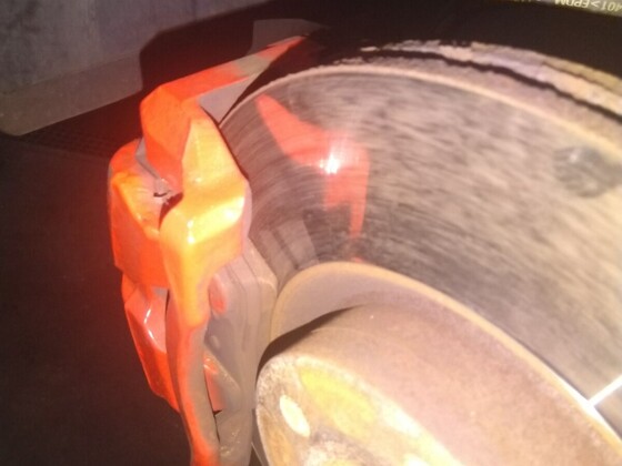 Blick unter das Blech