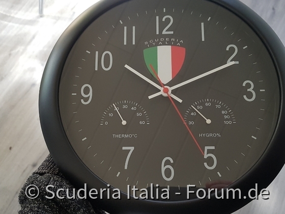 Mebus Wanduhr umgebaut und umlackiert zur Italo Fan Uhr für meine Werkstatt