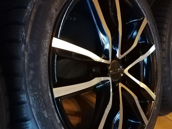So der Winter kann kommen ;-) MAK Milano black mirror 7x17 ET35 mit Nexen WinGuard Sport 2 215/45R 17 91V