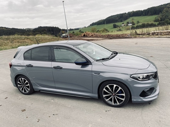 Fiat Tipo Sport Frisch gewaschen.