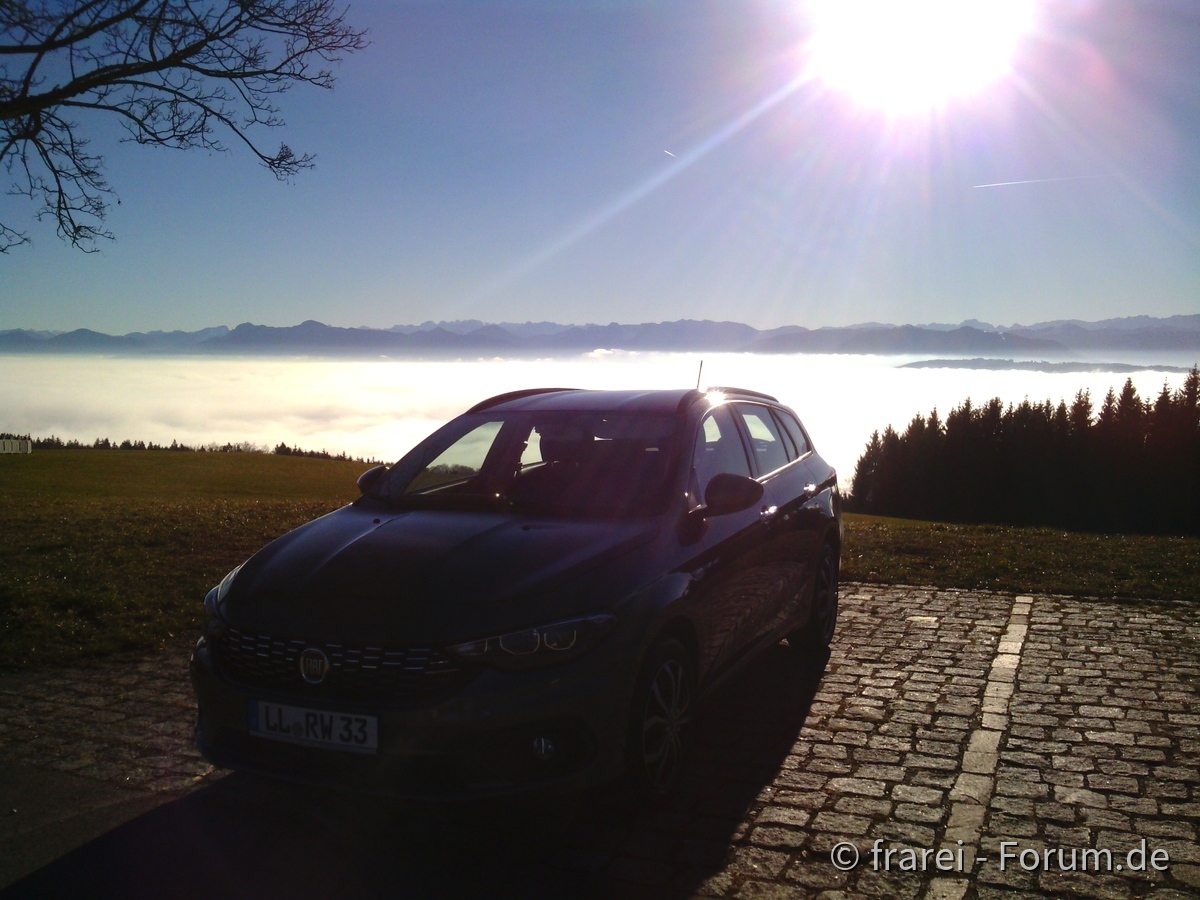 TIPO SW über den Wolken auf 1000 Meter über Meeresspiegel