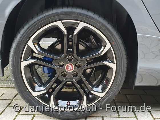 Bremssattell lackiert + Sommerfelgen