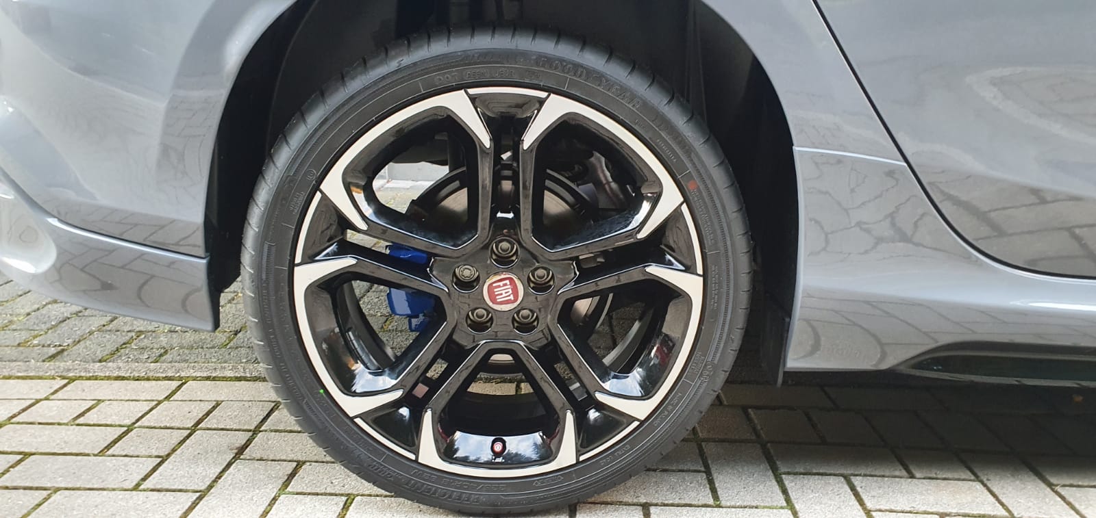 Bremssattell lackiert + Sommerfelgen