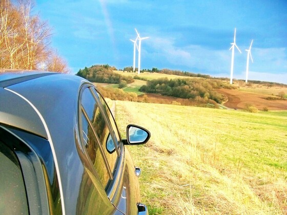 ...und Tipo fuhr zum Regenbogen bei den großen Windmühlen.
