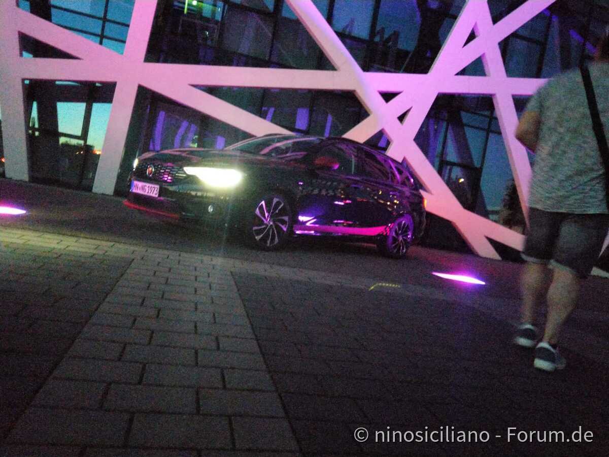 Black Viper bei Nacht