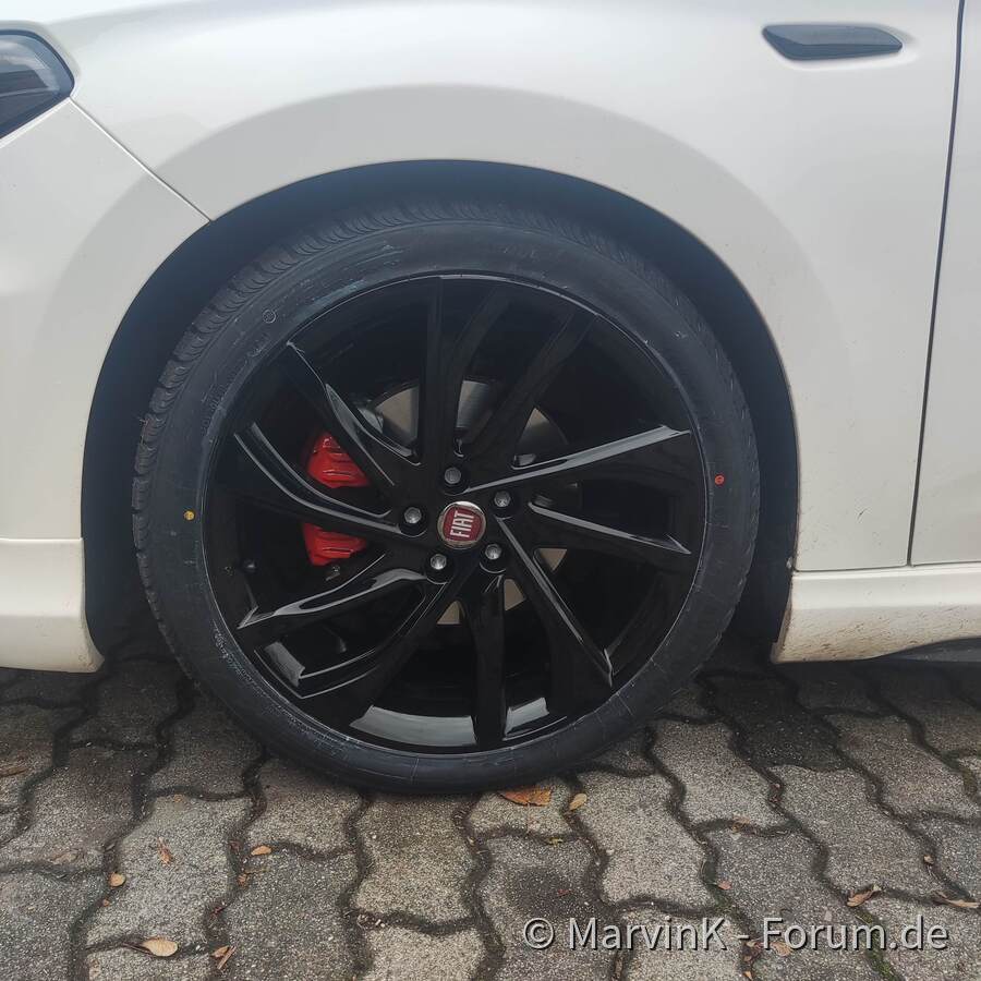 Hochglanz schwarze S-Line Felgen