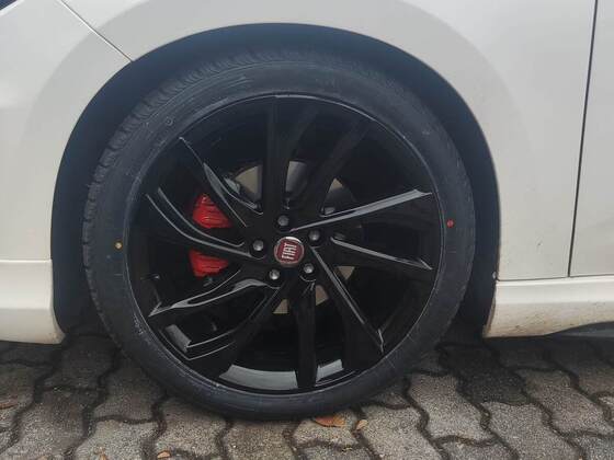 Hochglanz schwarze S-Line Felgen