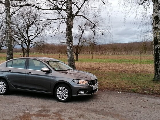 Meine Limosine bei verschiedenem Lichteinfall