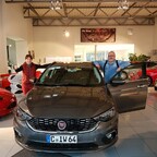 Schlüsselübergabe und Ausfahrt aus dem Autohaus :)