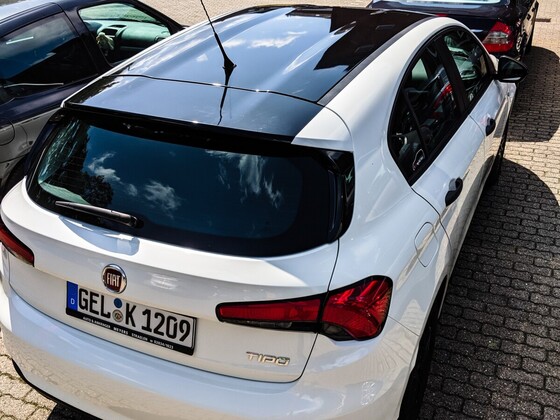 Tipo Black and White