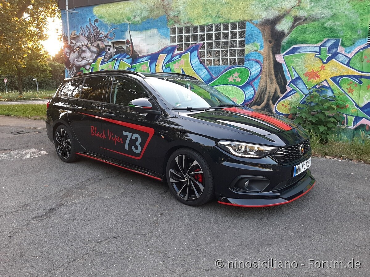Black Viper mit Graffiti