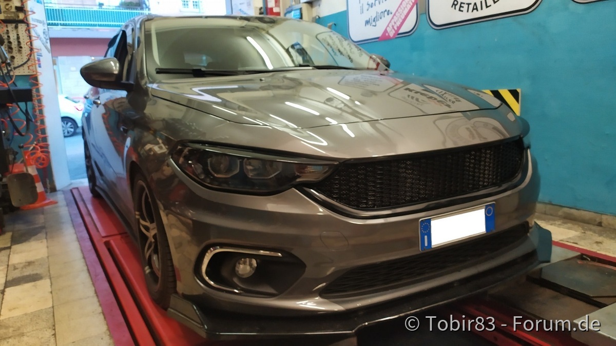 Eben entdeckt. Auch eine geile Variante eines cleanen Kühlergrill.