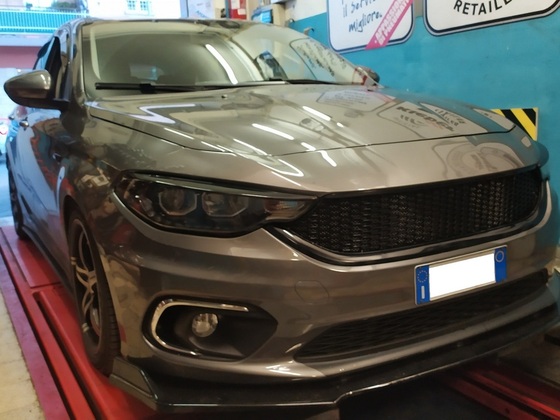 Eben entdeckt. Auch eine geile Variante eines cleanen Kühlergrill.